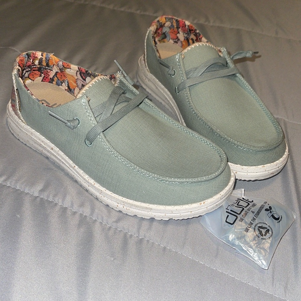 Sz 7 Women’s Hey Dude Moccasin